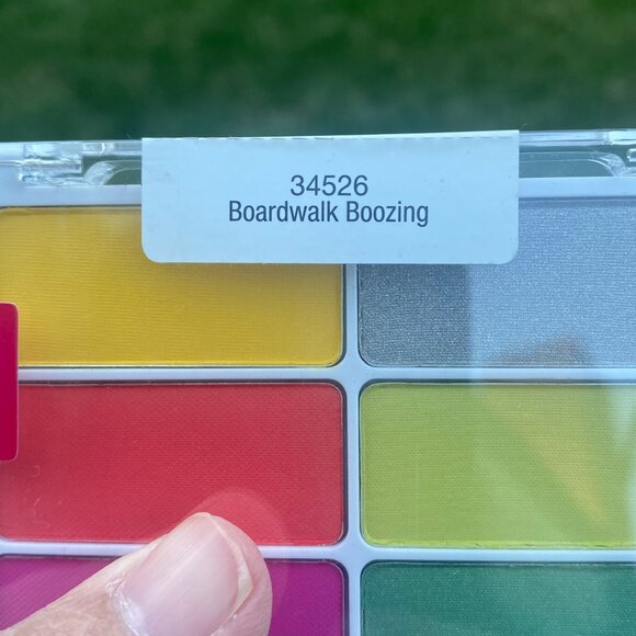 Two Wet n Wild Limited Edition Eyeshadow Pallets - Picture 3 of 9